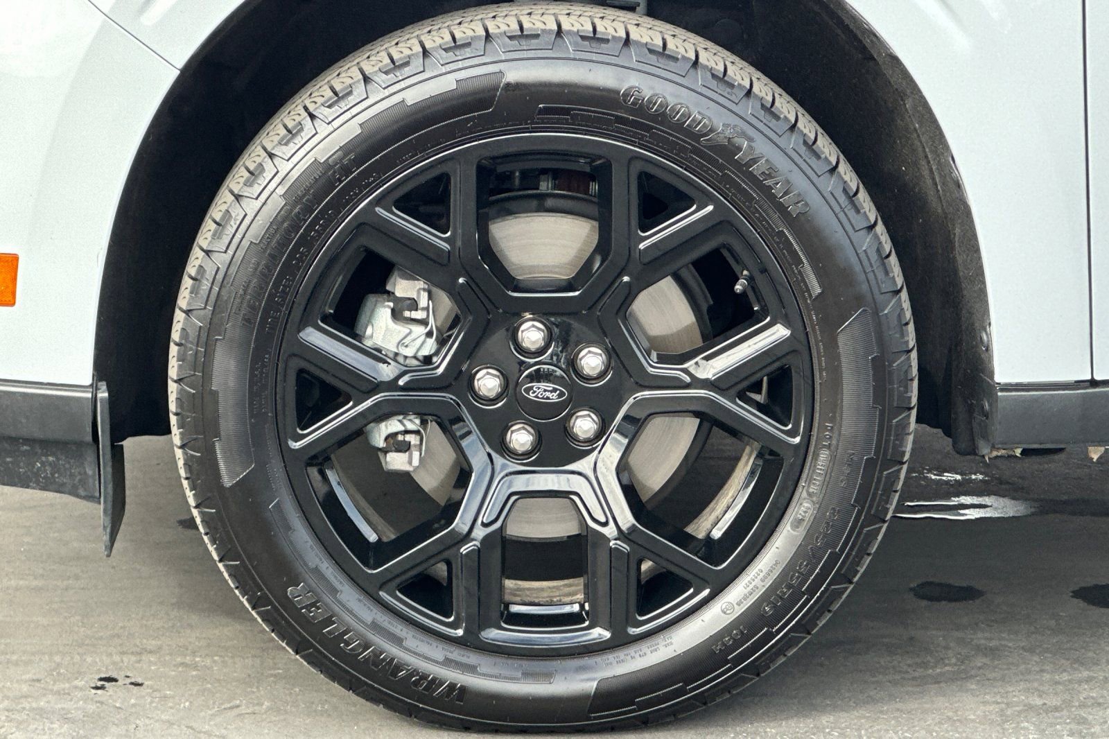 Certified 2025 Ford Maverick Lariat w/ Black Appearance Package image 28