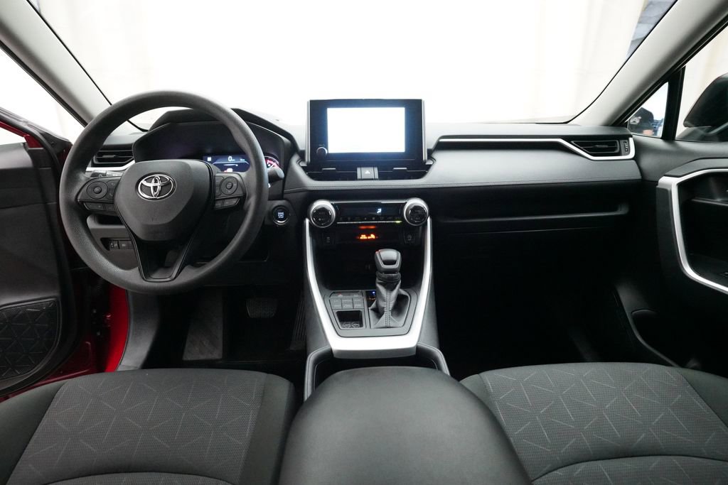 Used 2025 Toyota RAV4 XLE AWD/4WD image 5