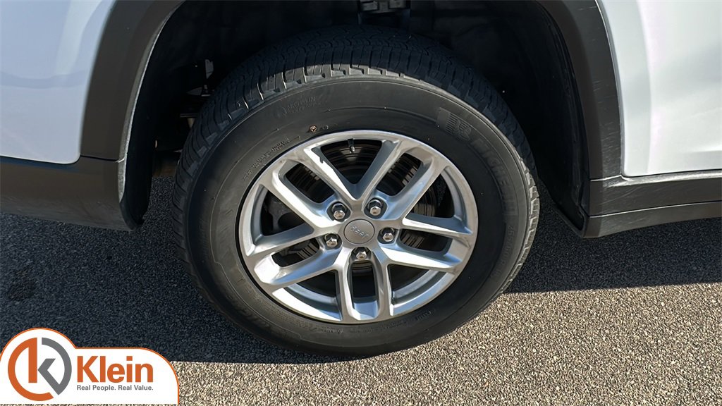 Used 2024 Jeep Grand Cherokee L Laredo w/ Luxury Tech Group I image 9