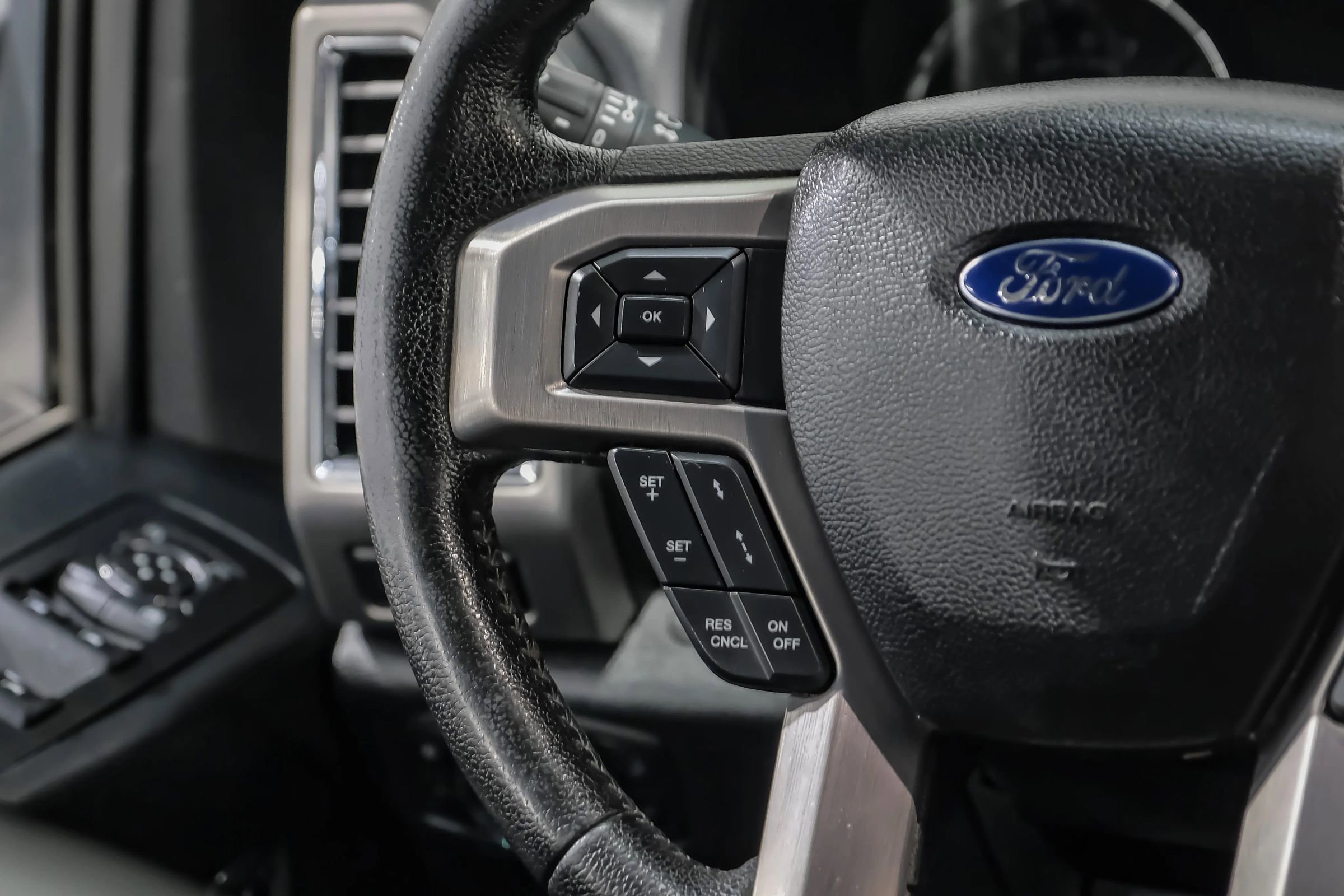 Used 2016 Ford F150 Platinum w/ Equipment Group 701A Luxury AWD/4WD image 23