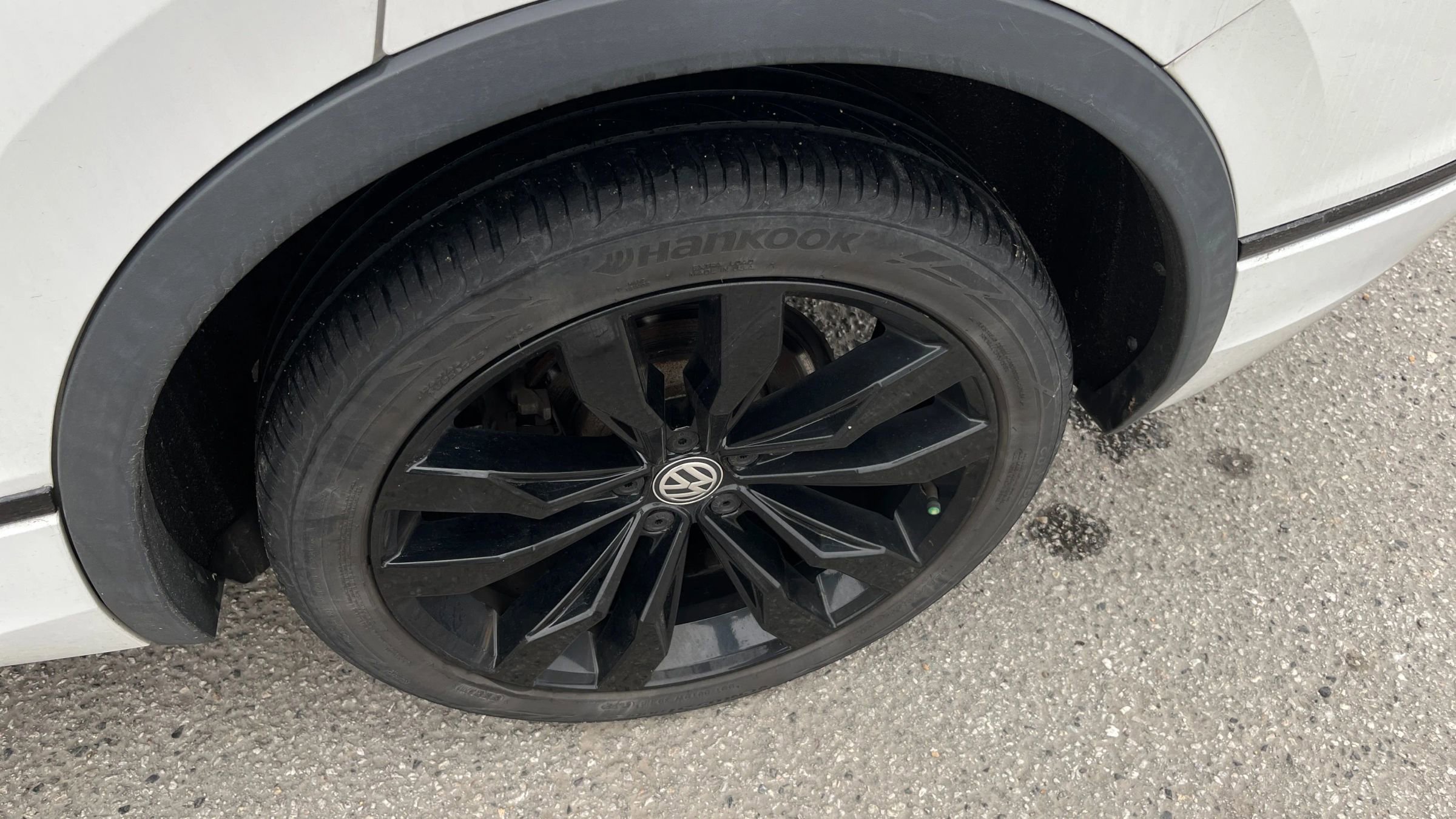 Used 2021 Volkswagen Tiguan SE R-Line image 14