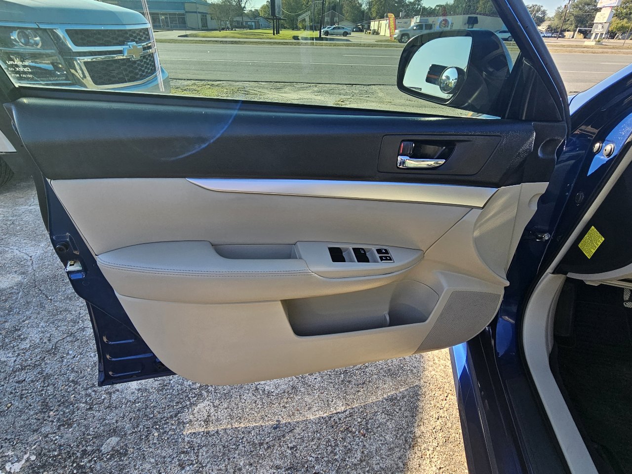 Used 2010 Subaru Legacy 2.5i Premium image 12