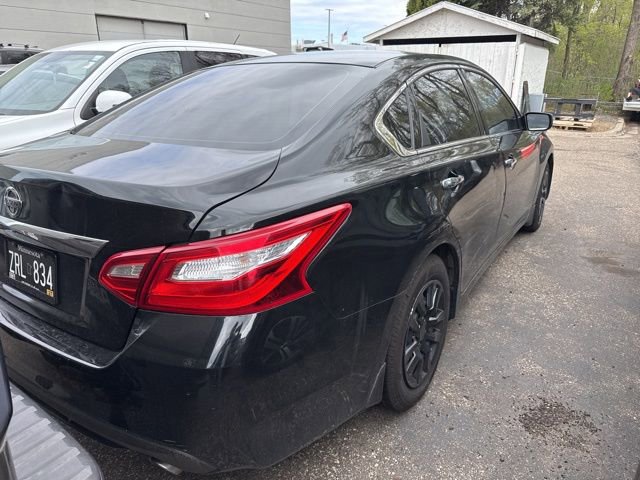 Used 2016 Nissan Altima 2.5 S w/ Power Driver Seat Package FWD image 2