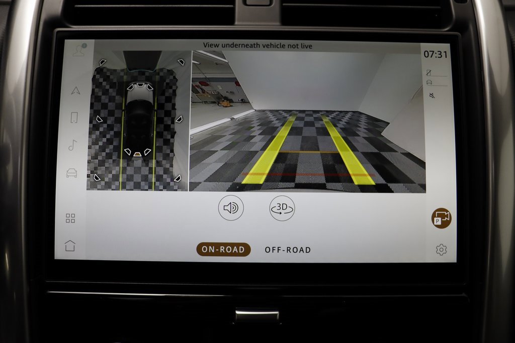 New 2025 Land Rover Discovery Dynamic SE image 13