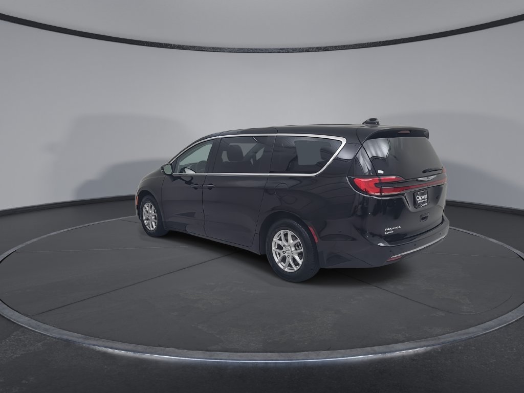 Certified 2024 Chrysler Pacifica Touring-L FWD image 13