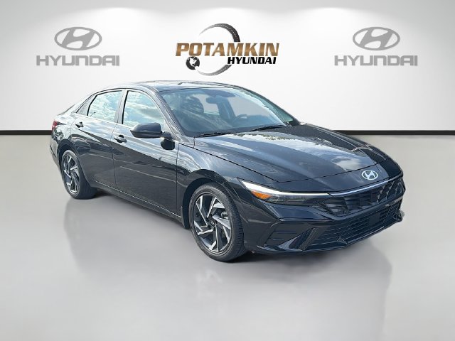 Certified 2025 Hyundai Elantra SEL FWD image 4