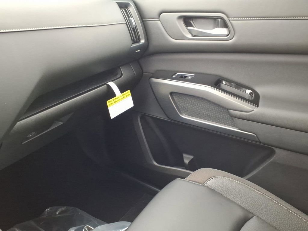 New 2026 Nissan Pathfinder SL image 23