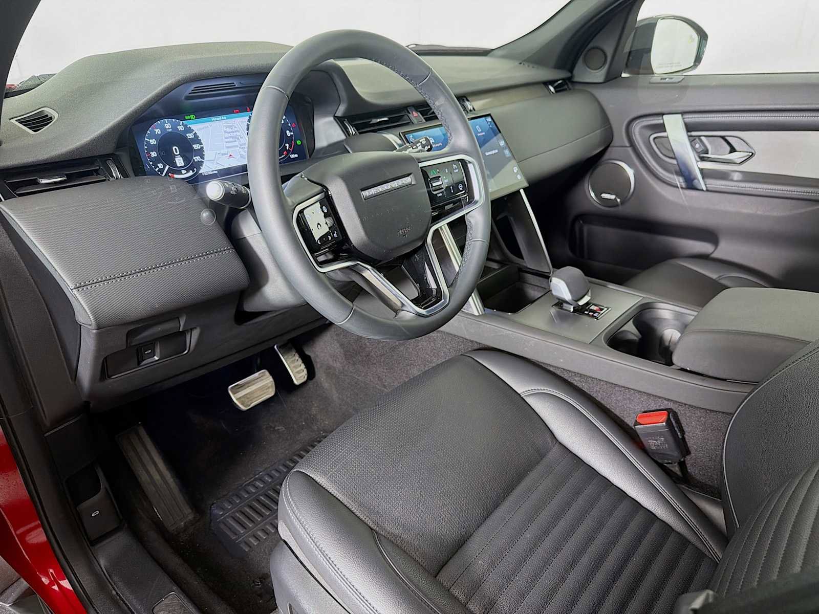 Certified 2025 Land Rover Discovery Sport Dynamic SE AWD/4WD image 9