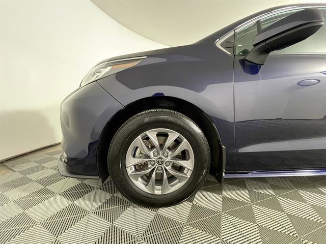 Certified 2023 Toyota Sienna LE image 23