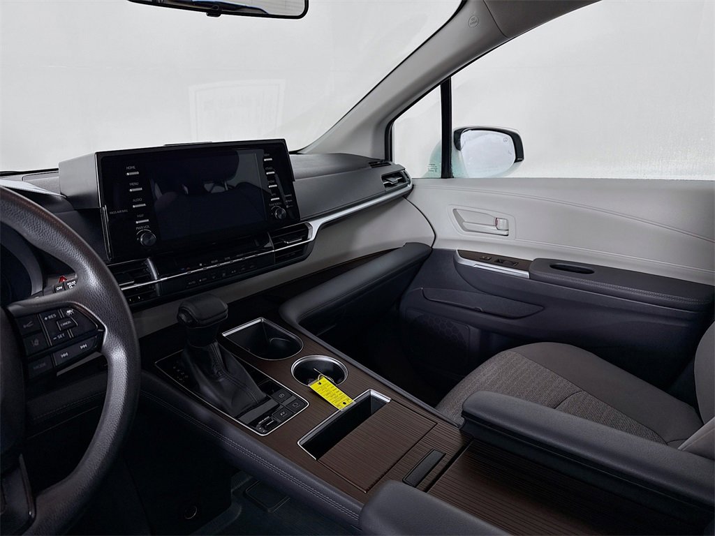 Used 2022 Toyota Sienna LE image 22