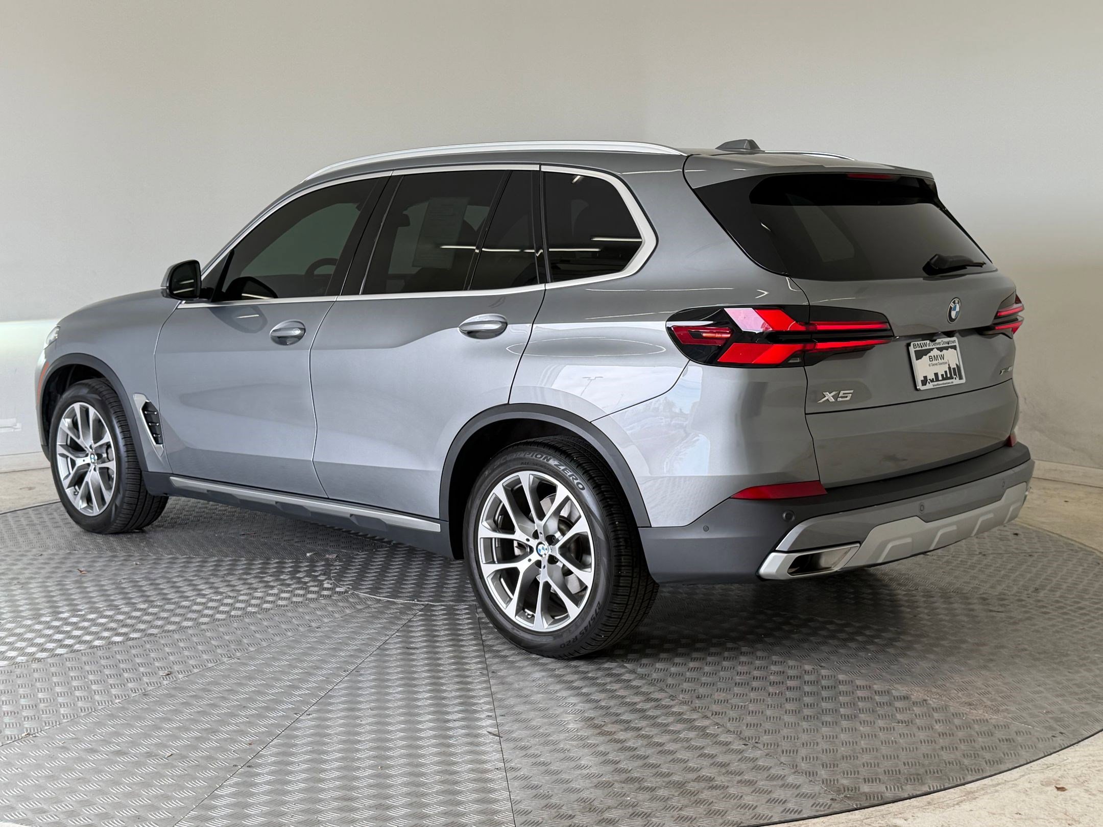 Certified 2024 BMW X5 xDrive40i w/ Premium Package image 3