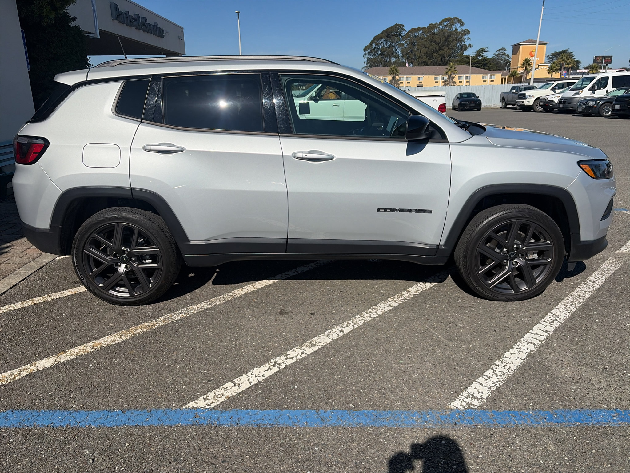 Used 2026 Jeep Compass Latitude AWD/4WD image 18