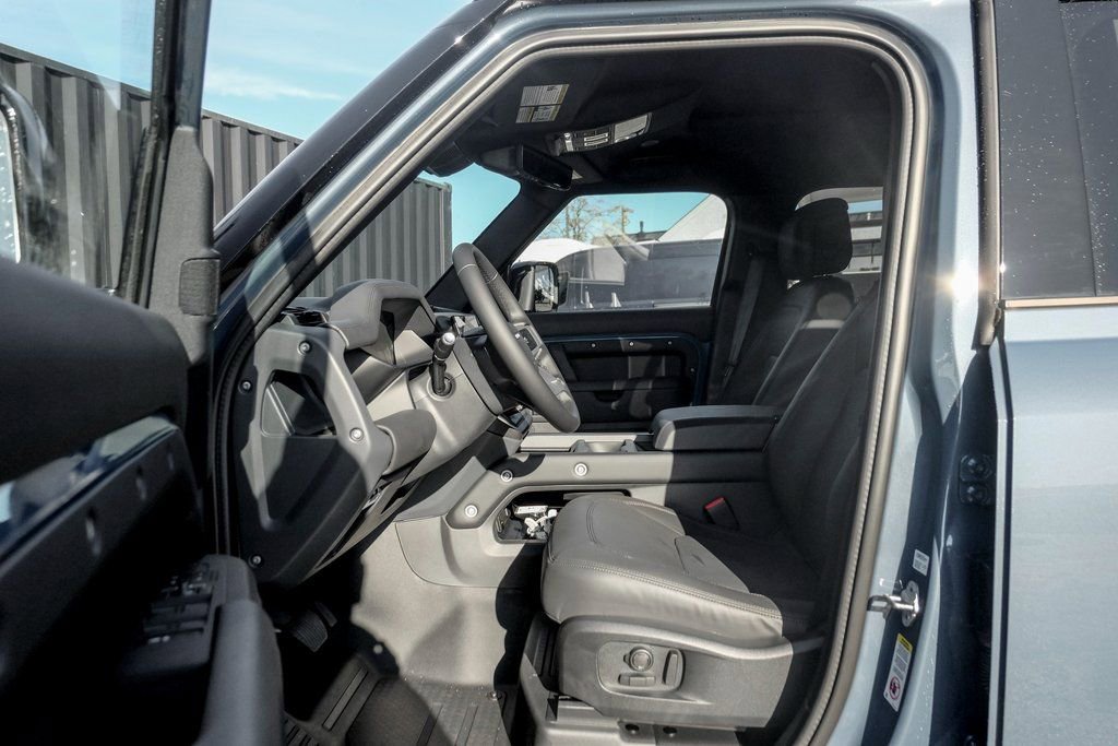 Used 2025 Land Rover Defender 110 S image 10