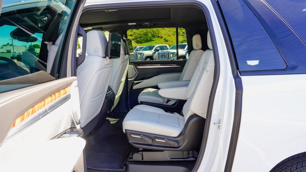 New 2026 Cadillac Escalade ESV Platinum Sport w/ LPO, ONYX Package image 10