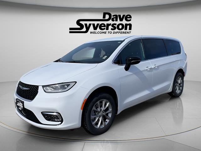 New 2026 Chrysler Pacifica Select AWD/4WD image 1