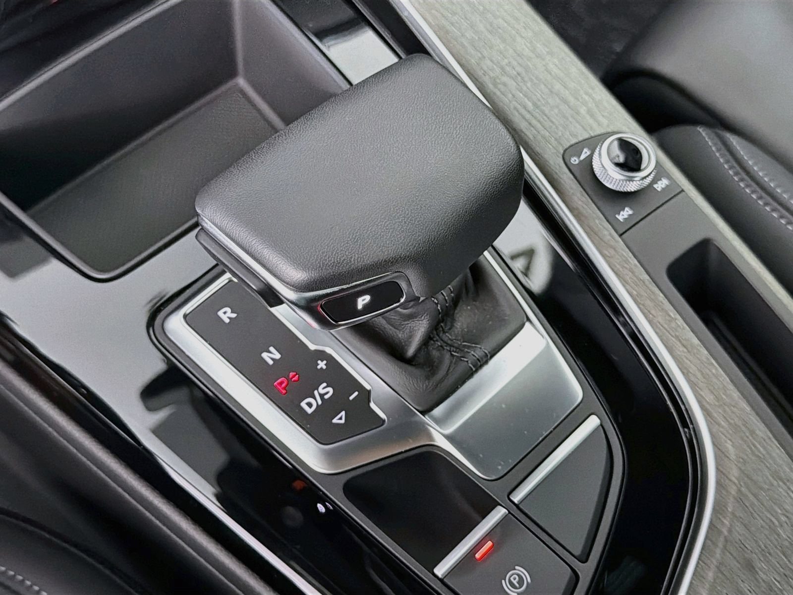 Used 2023 Audi A4 2.0T Premium w/ Convenience Package AWD/4WD image 16