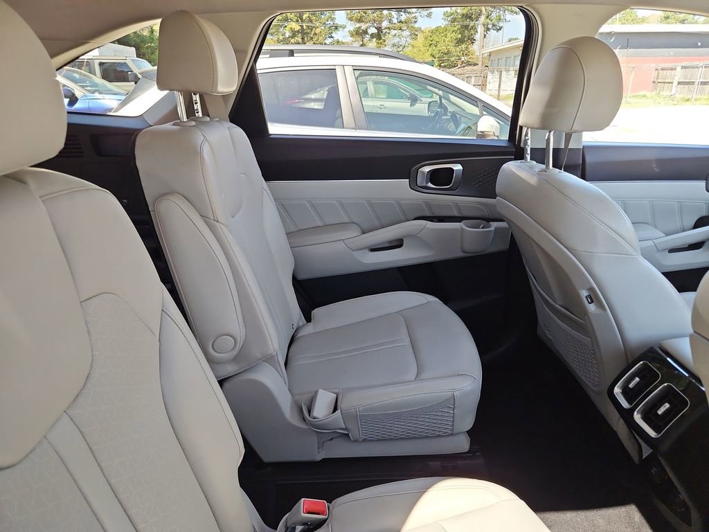 Used 2022 Kia Sorento SX image 11