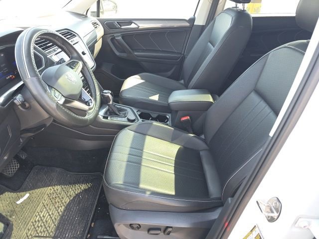 Used 2022 Volkswagen Tiguan SE w/ Panoramic Sunroof Package AWD/4WD image 10