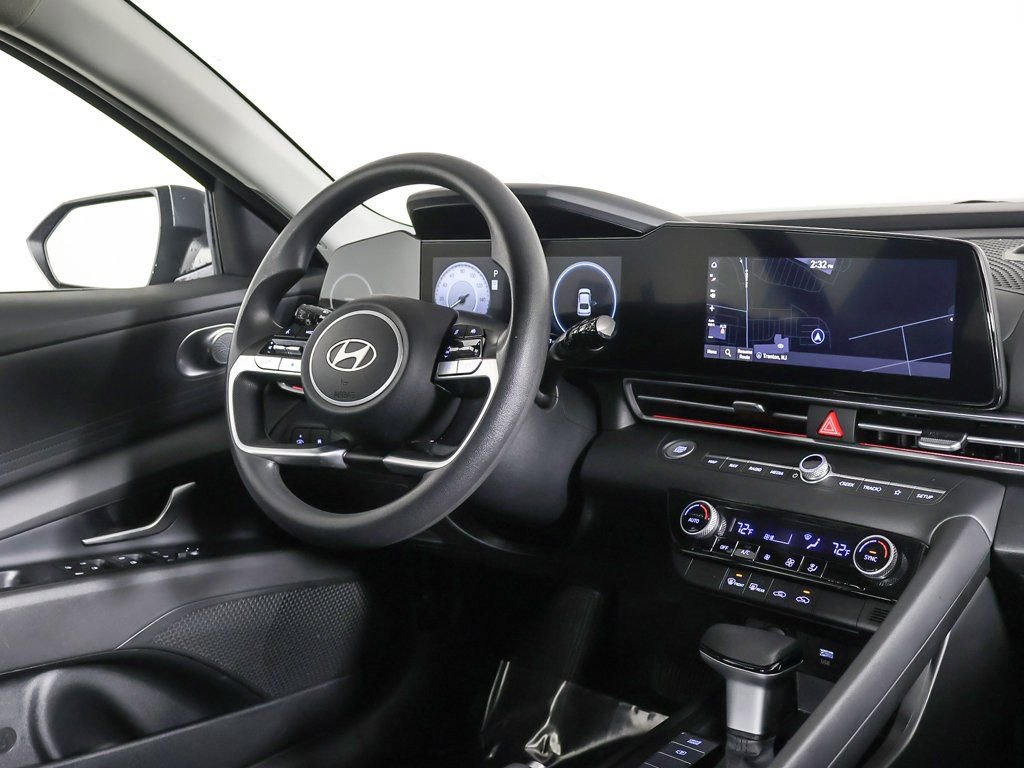 Certified 2024 Hyundai Elantra SEL image 23