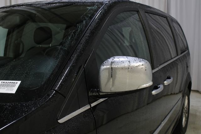 Used 2014 Chrysler Town & Country Touring-L w/ Driver Convenience Group image 30