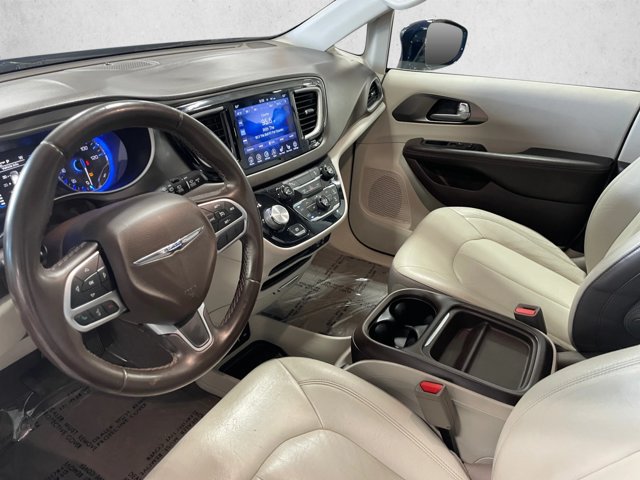 Used 2017 Chrysler Pacifica Touring-L FWD image 10