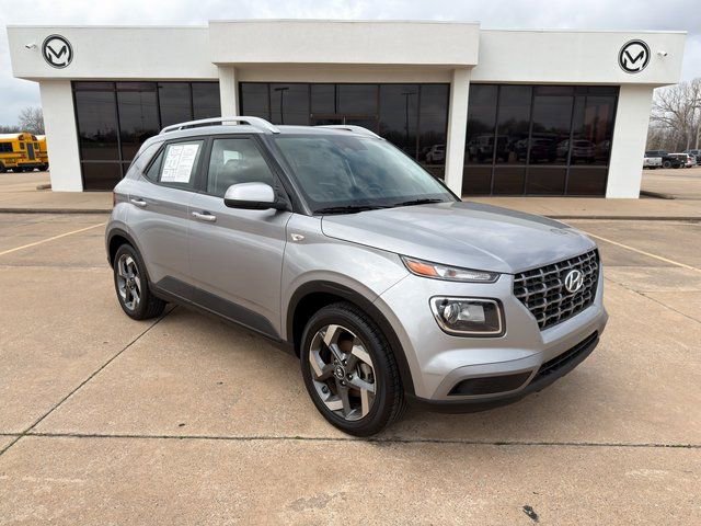 Used 2024 Hyundai Venue SEL image 2
