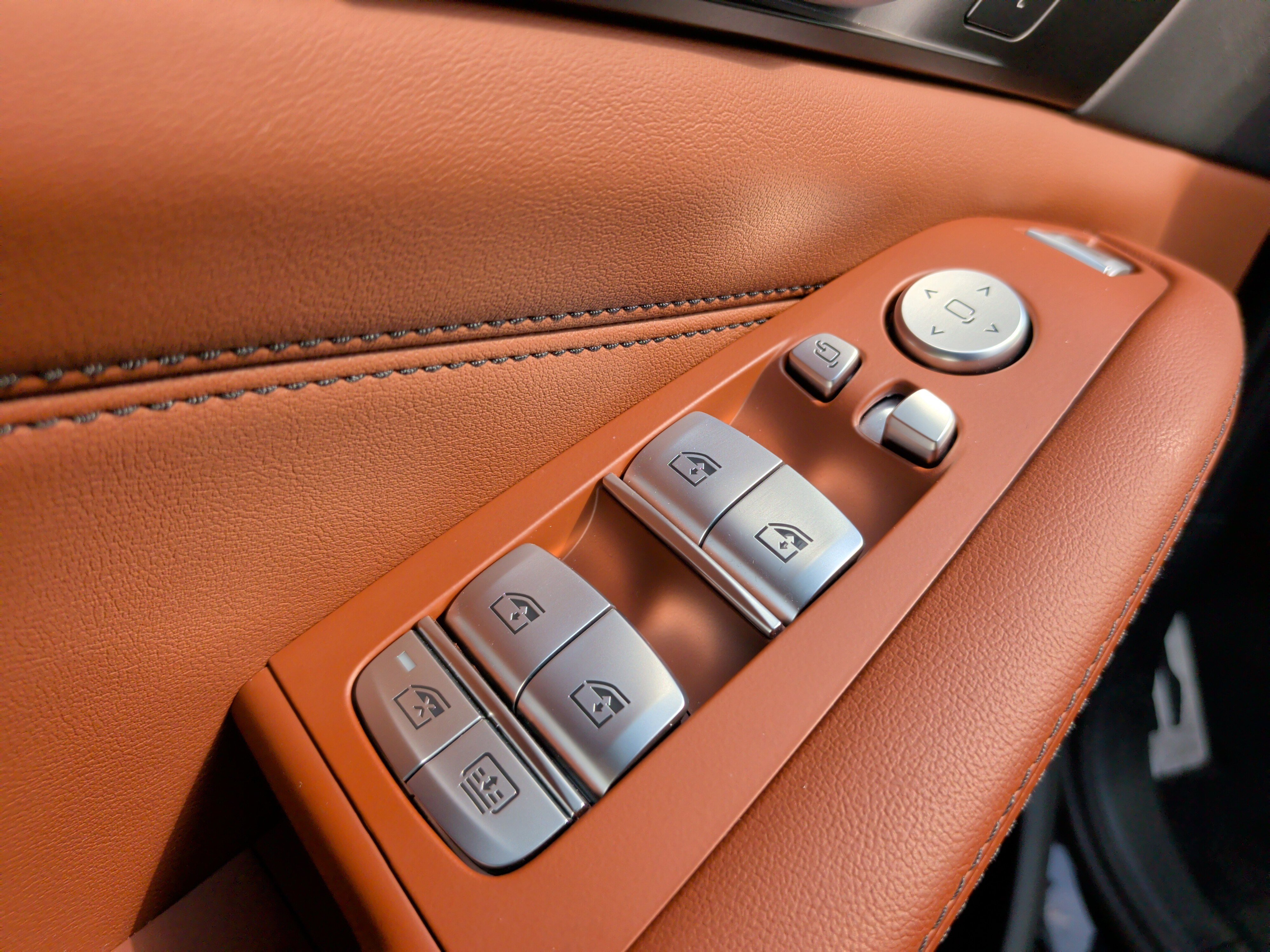 Used 2024 BMW X7 M60i w/ Executive Package image 31