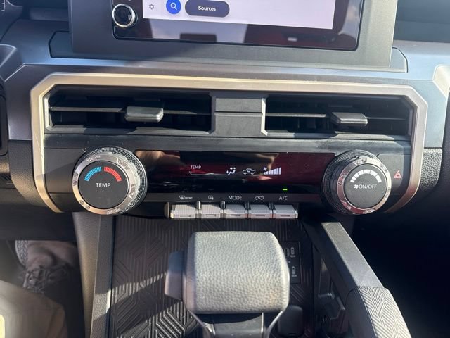 Used 2025 Toyota Tacoma SR5 AWD/4WD image 31