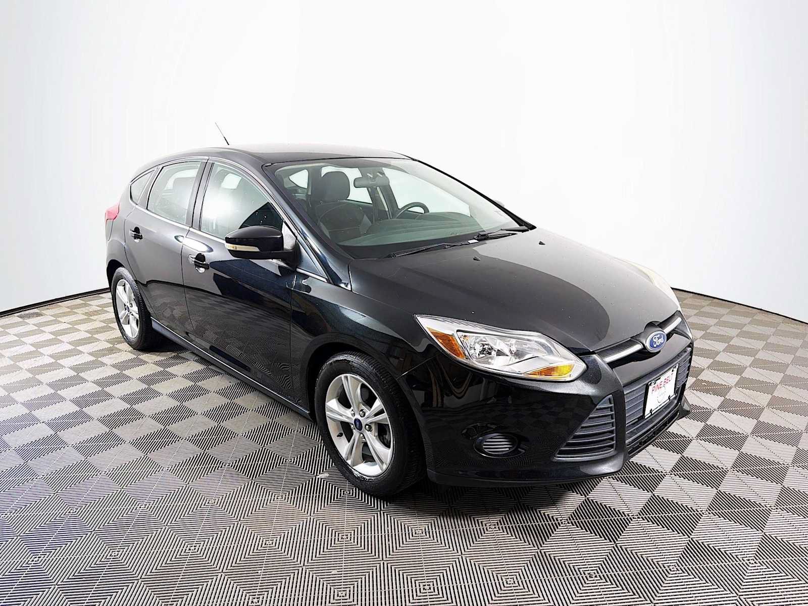 Used 2013 Ford Focus SE w/ SE Winter Pkg FWD image 3