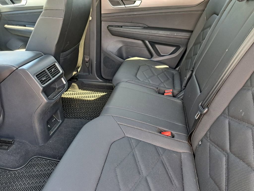 Used 2025 Volkswagen Atlas Cross Sport SE image 22