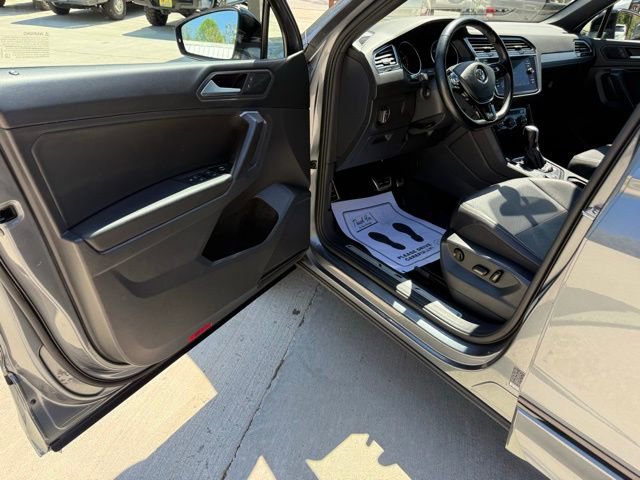 Used 2021 Volkswagen Tiguan SE R-Line AWD/4WD image 16