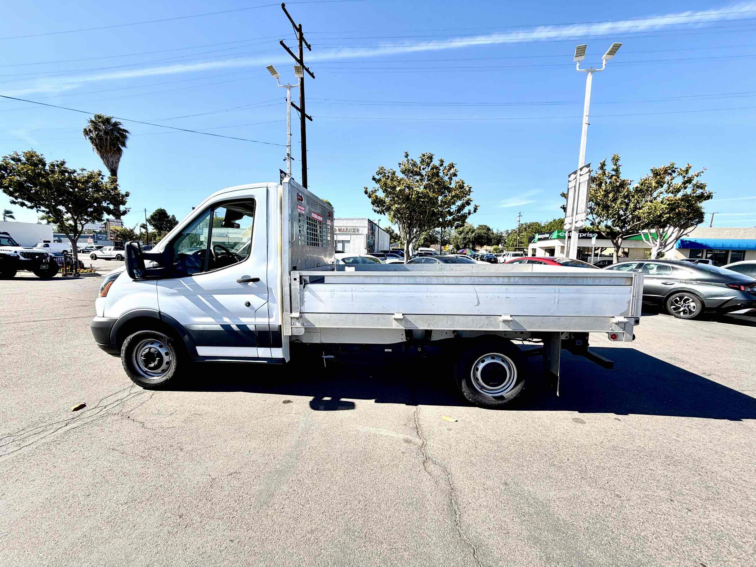 Used 2018 Ford Transit 250 138 RWD image 2