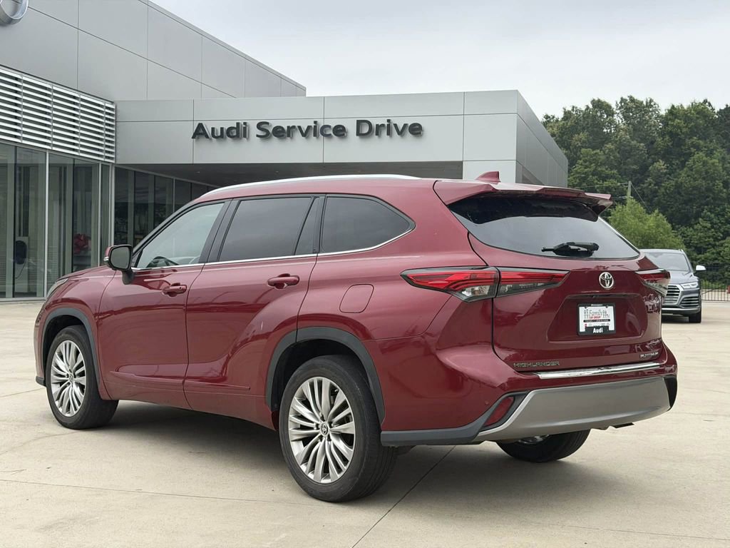 Used 2023 Toyota Highlander Platinum FWD image 4