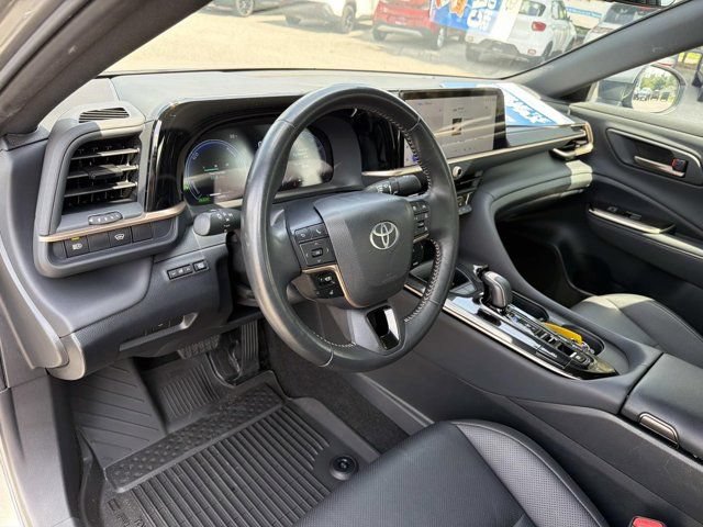 Certified 2025 Toyota Crown AWD/4WD image 12