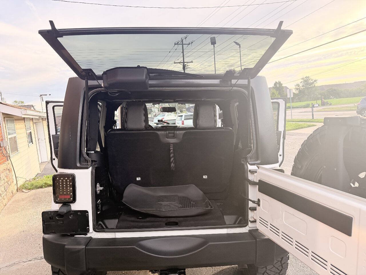 Used 2016 Jeep Wrangler Sahara w/ Dual Top Group AWD/4WD image 12