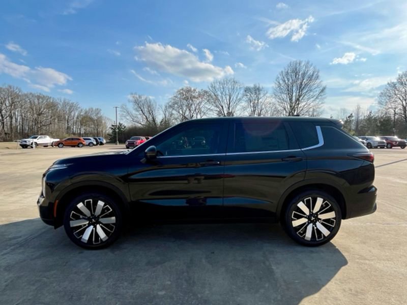 New 2026 Mitsubishi Outlander SE FWD image 4