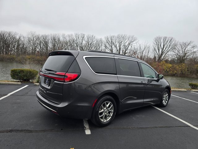 Used 2021 Chrysler Pacifica Touring image 6