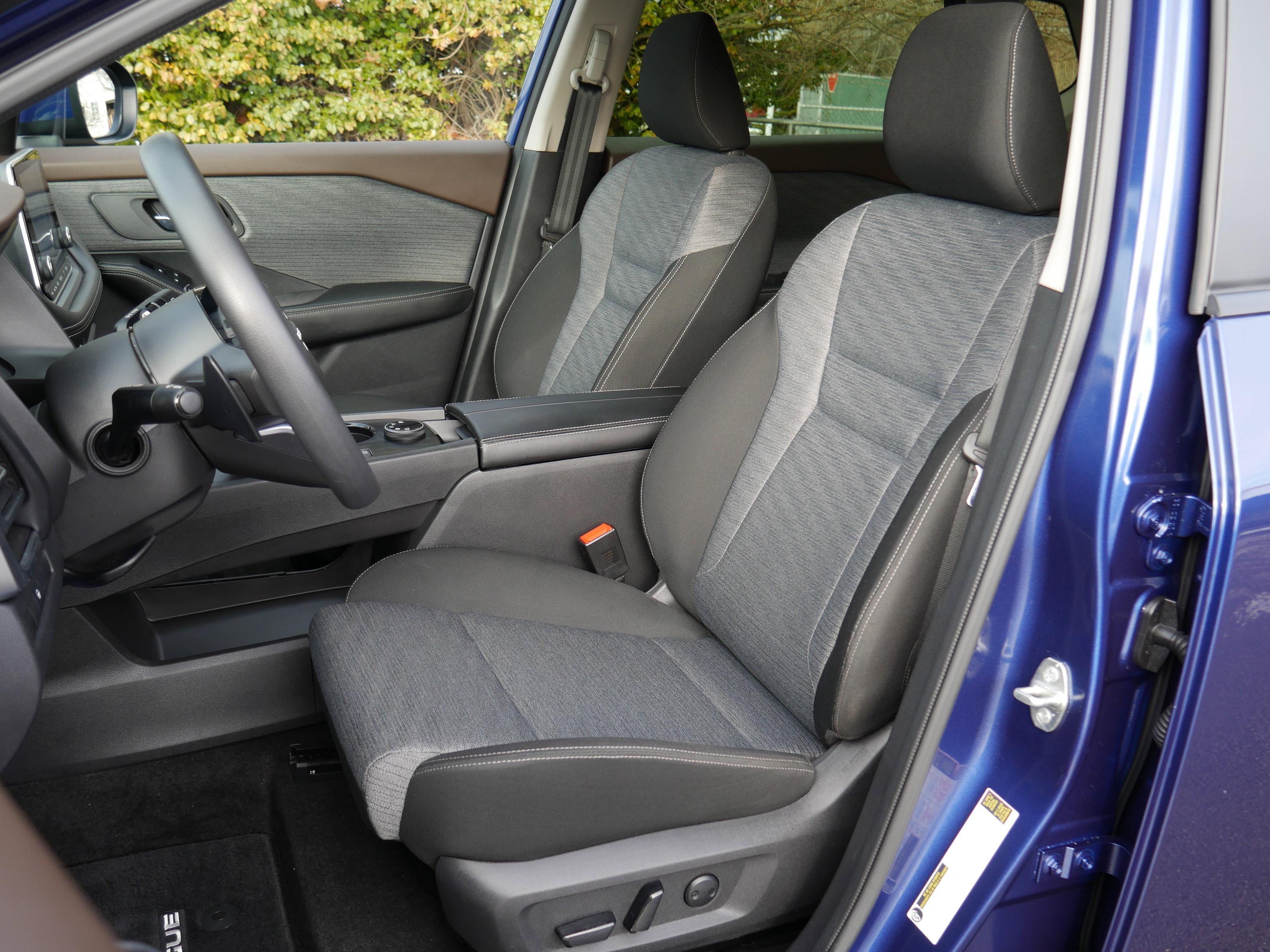 Certified 2023 Nissan Rogue SV image 28