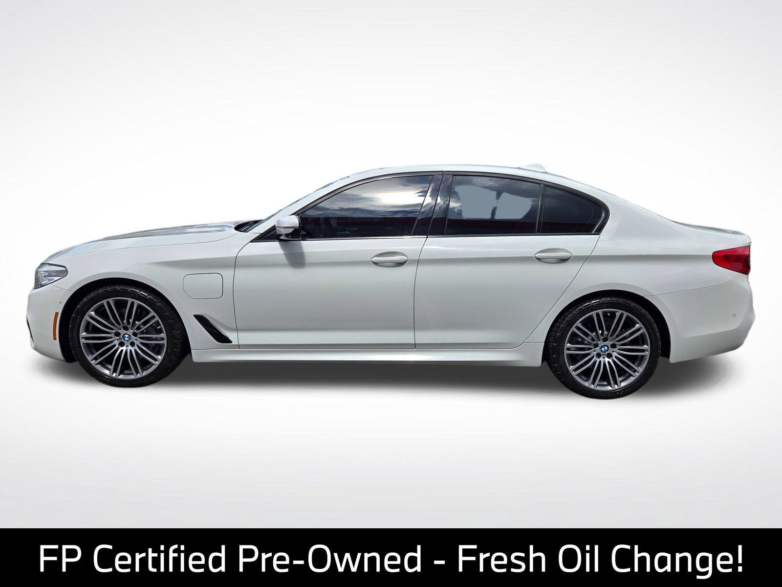 Used 2019 BMW 530e w/ M Sport Package RWD image 4