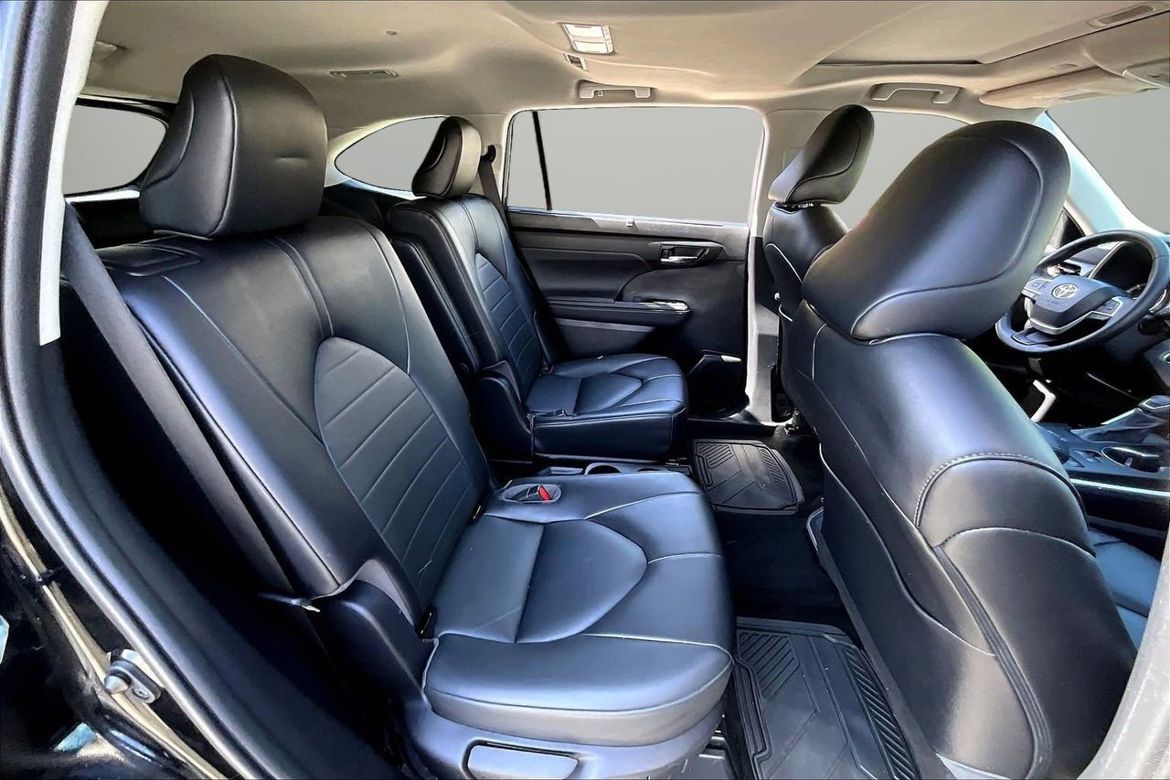 Used 2022 Toyota Highlander XLE image 23