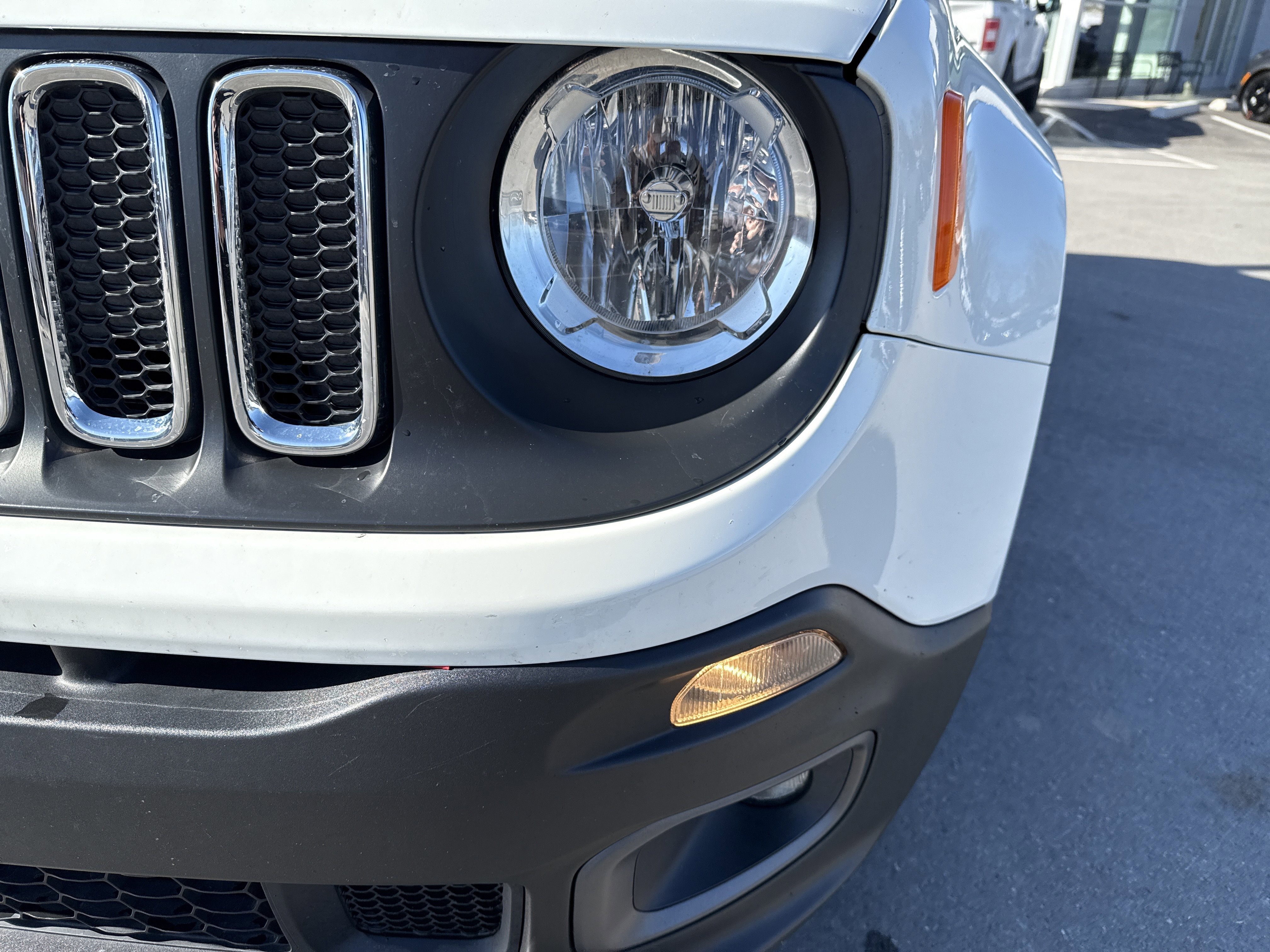 Used 2016 Jeep Renegade Latitude w/ Cold Weather Group image 10