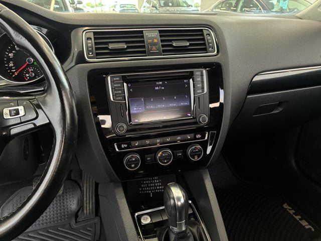 Used 2017 Volkswagen Jetta SEL FWD image 16