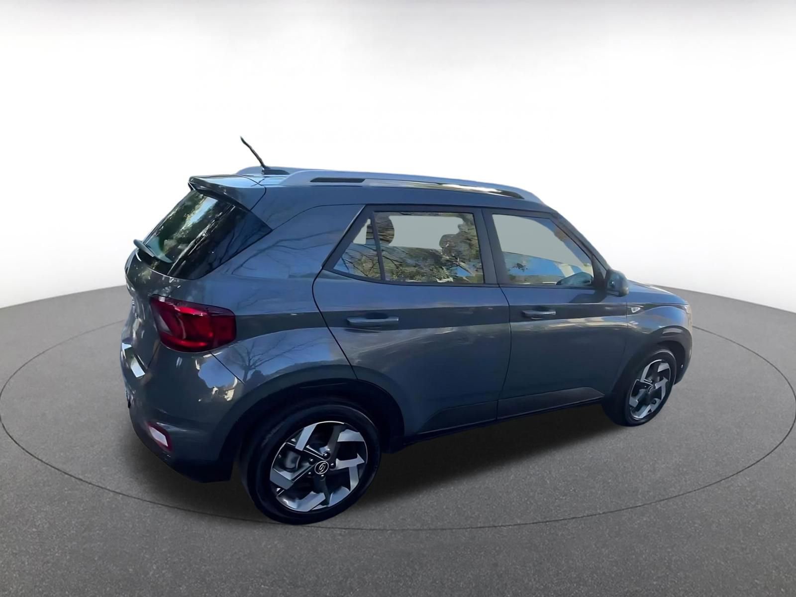 Used 2025 Hyundai Venue SEL image 14