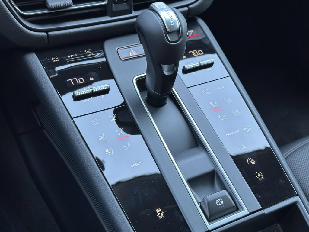 New 2026 Porsche Macan AWD/4WD image 28