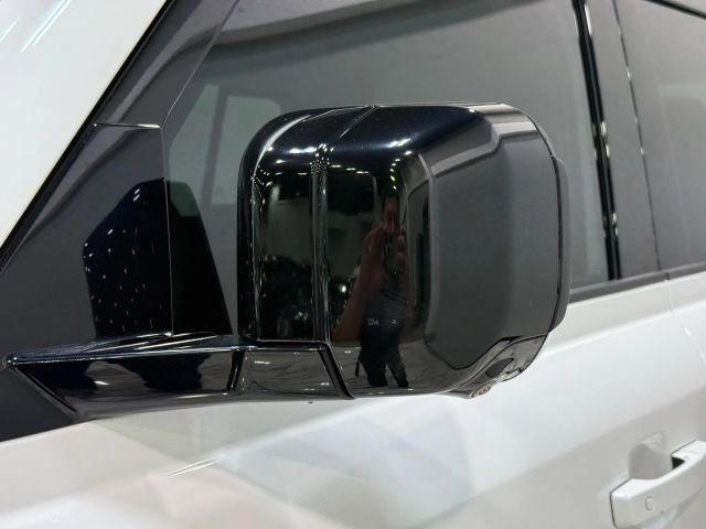 Used 2024 Land Rover Defender 130 S image 60