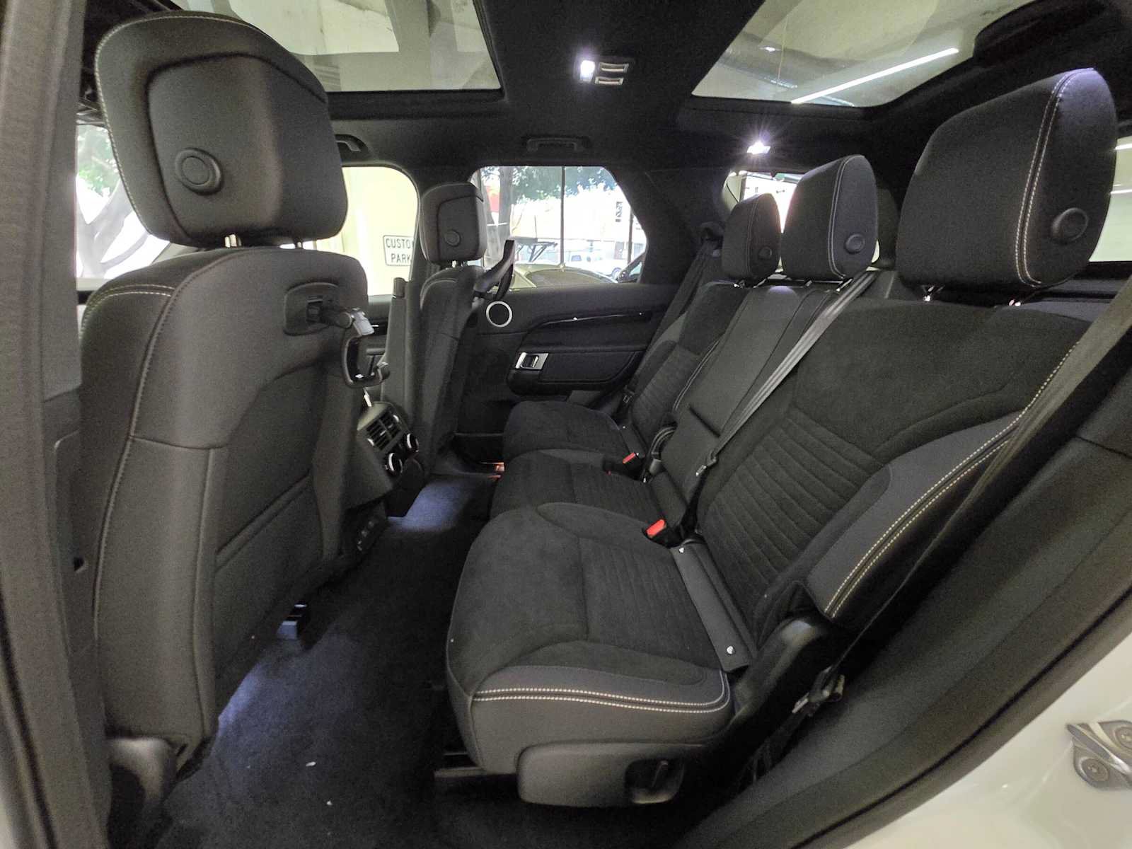 New 2026 Land Rover Discovery S AWD/4WD image 15