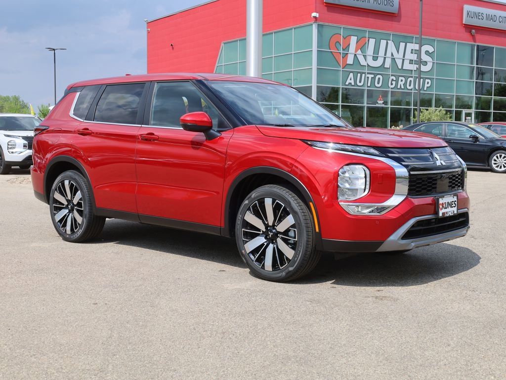 New 2025 Mitsubishi Outlander SE image 2