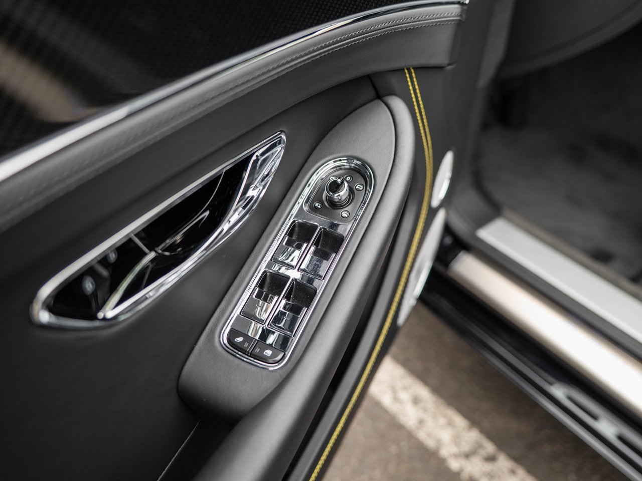 Used 2024 Bentley Continental GT image 14