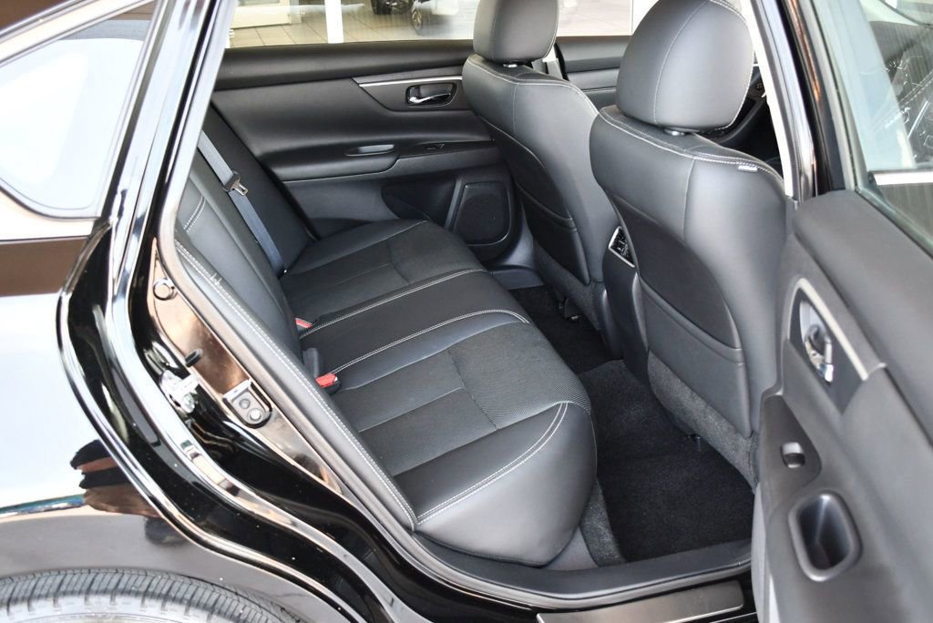 Used 2016 Nissan Altima 2.5 SL w/ Moonroof Package FWD image 17