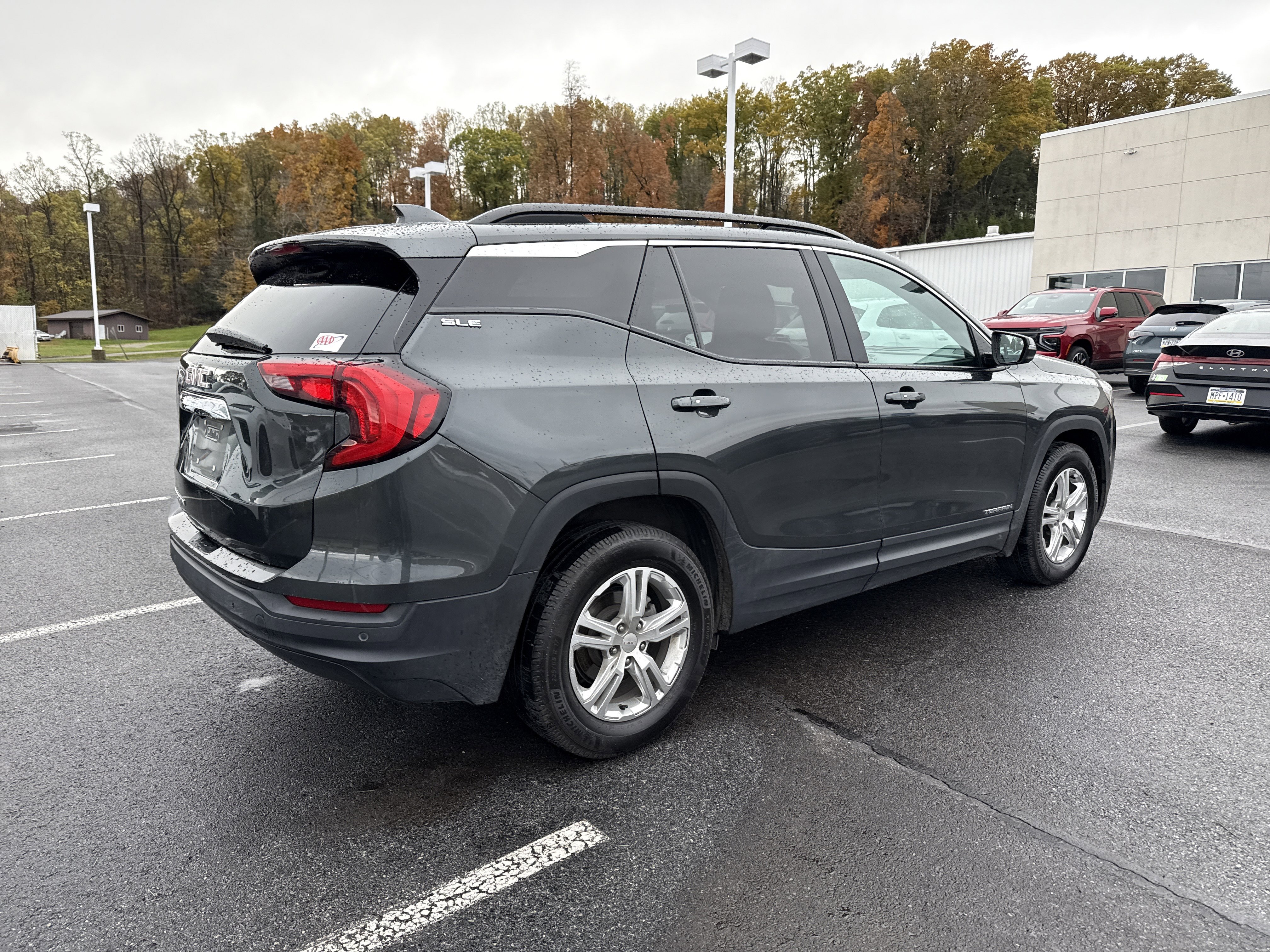 Used 2018 GMC Terrain SLE w/ Driver Convenience Package image 3